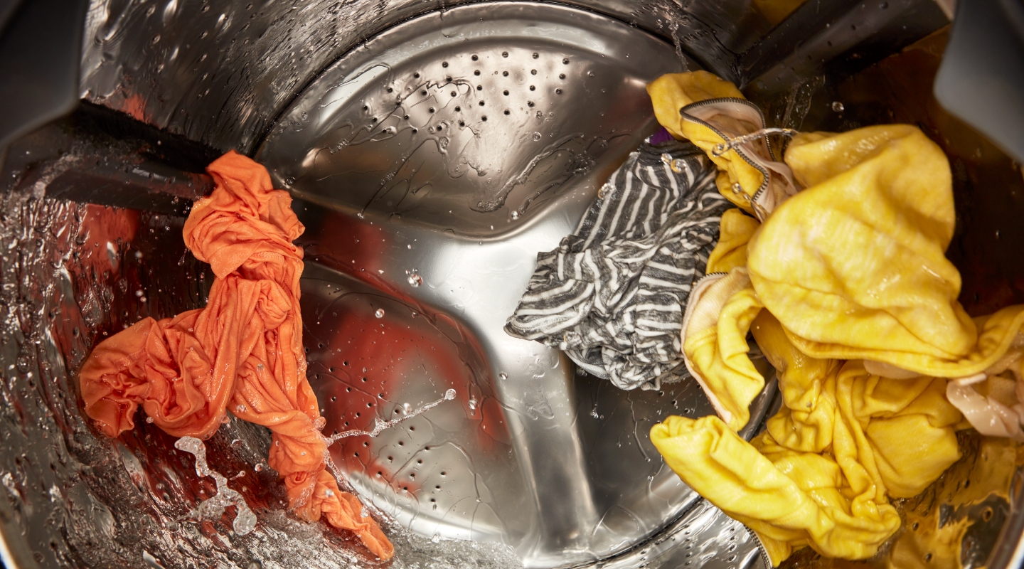 Clothes tumbling in a rinse cycle