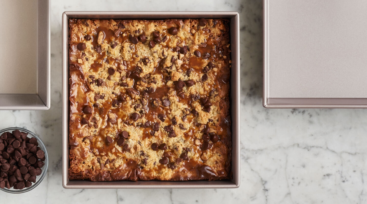 A square pan with a baked blondie brownie recipe on the inside