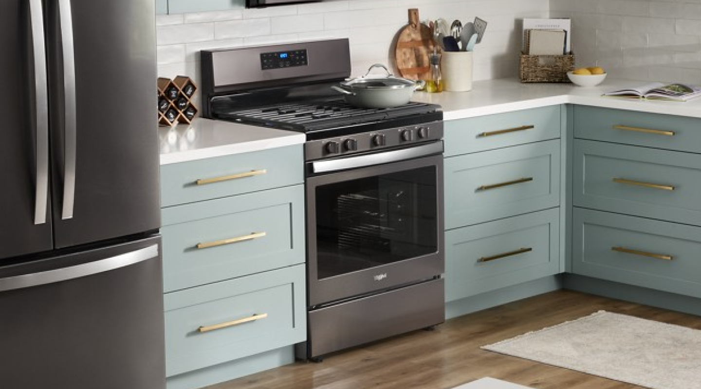 Whirlpool® Range in a kitchen with light colored cabinets 