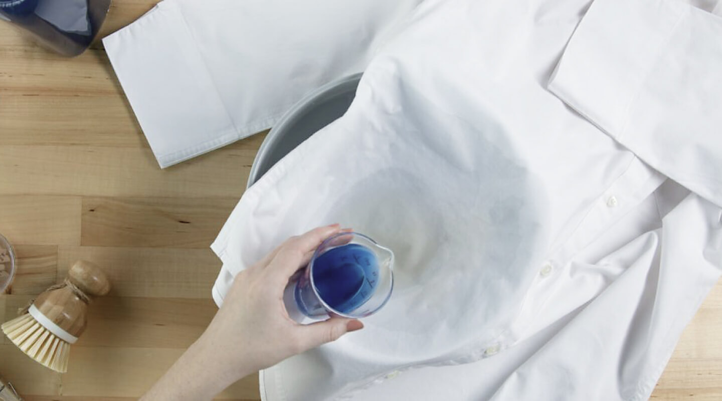 Person pretreating a stain