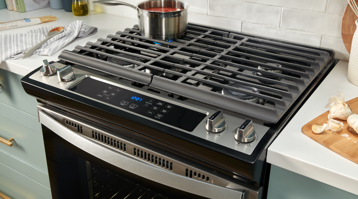 Whirlpool® Slide-in Gas Range