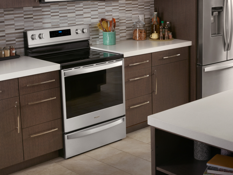 Range with an induction cooktop installed in between countertops