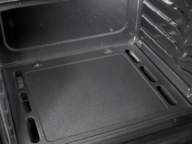 Bottom of an oven cavity