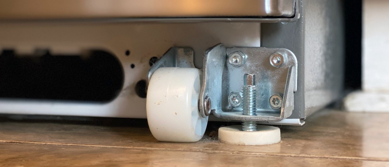 Refrigerator foot and wheel