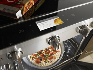 Pizza cooking in a smart range